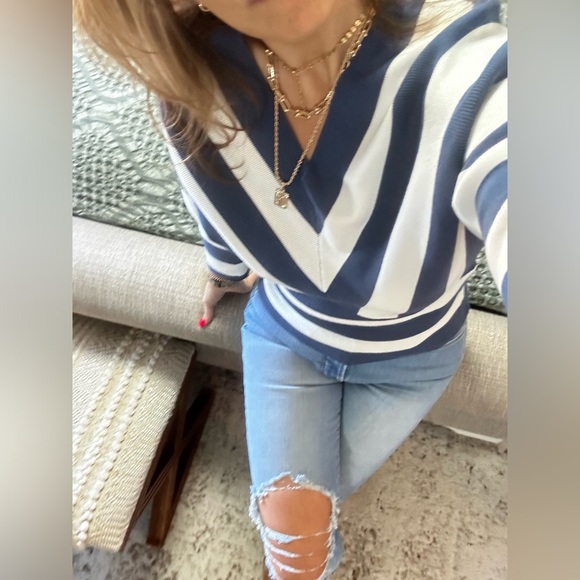 New🩷Navy/white V-cut spring top - Picture 10 of 13